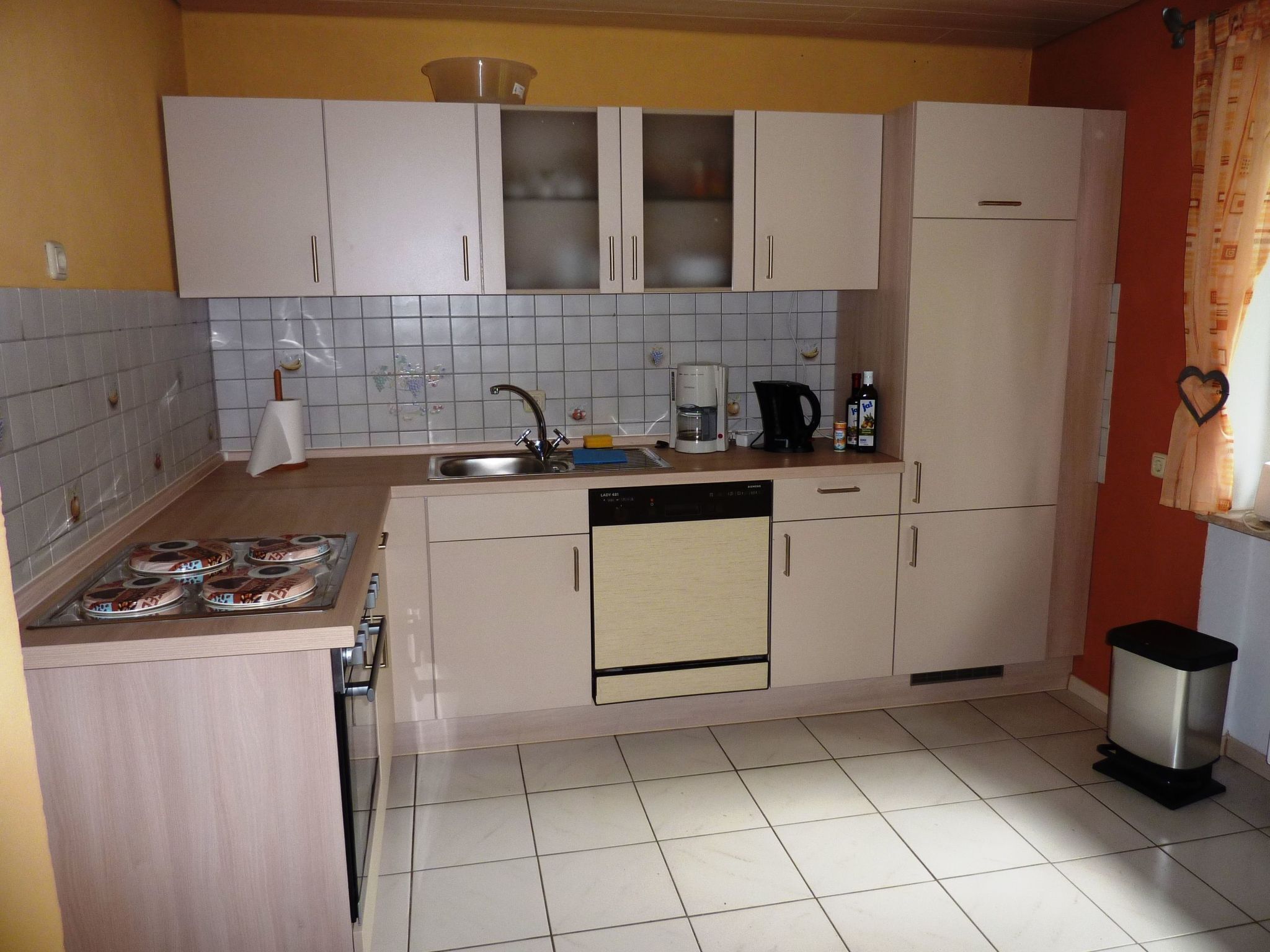 Réfrigérateur, four, lave-vaisselle