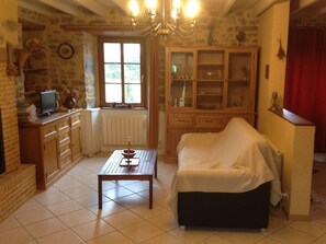 Fireplace - Charmante Ferienwohnung Normandie Manche by Interhome (Saussey)