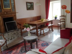 TV, fireplace, DVD player - "Gîte de la Sienne" by Interhome (Saussey)