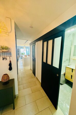 Interior - Wunderschöne renovierte Wohnung mit vollem Meerb by Interhome (Sète)