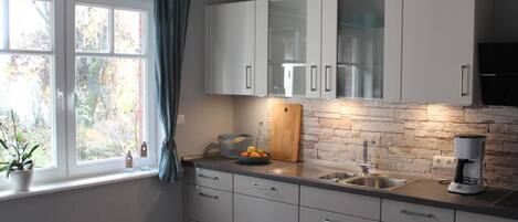 Kühlschrank, Mikrowelle, Ofen, Geschirrspüler