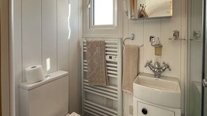 Bathroom - A perfect escape for couples seeking comfort, privacy, and scenic simplicity. (Temple Bruer)