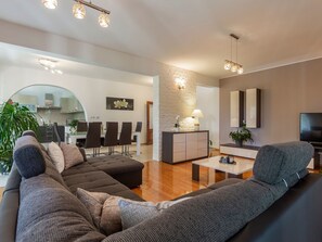 TV, fireplace - Villa Anavi mit privatem Pool und großem Garten by Interhome (Barban)