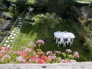 Outdoor dining - La Maison Bleue im Zentrum des Elsass in Bergheim by Interhome (Bergheim)