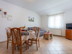 Dining - "Villa Mirela" mit Terrasse by Interhome (Barban)