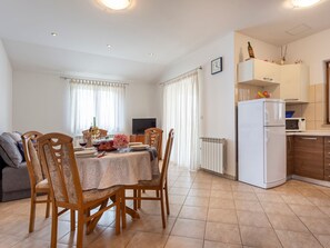 Interior - "Villa Mirela" mit Terrasse by Interhome (Barban)