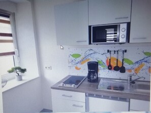 Frigorífico y utensilios de cocina