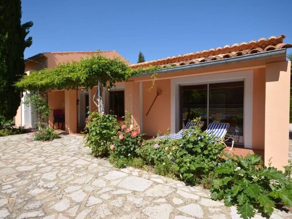 Terrace/patio - "Le Rieu" mit eigener Terrasse by Interhome (Malaucène)