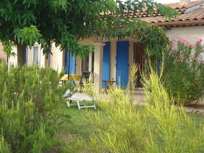 Property grounds - im Luberon Provence by Interhome (Pierrevert)