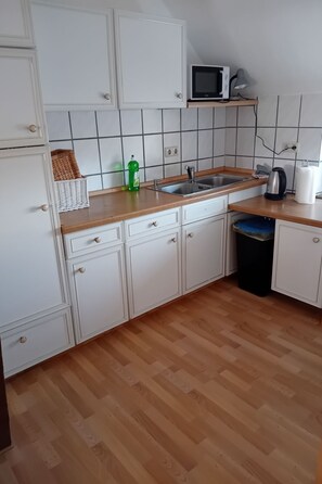 Fridge, microwave, oven, cookware/dishes/utensils - Hof Baethcke WE 2 by Interhome (Wittenburg)