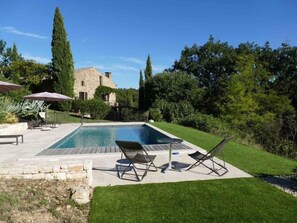 Pool - Grosszügiges Ferienhaus mit Pool / Provence by Interhome (Bernis)