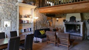 Interior - Grosszügiges Ferienhaus mit Pool / Provence by Interhome (Bernis)