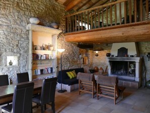 Interior - Grosszügiges Ferienhaus mit Pool / Provence by Interhome (Bernis)