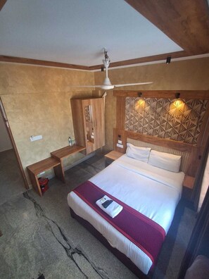 Classic Room | Free WiFi - Celestial Heights (Kanayannur)