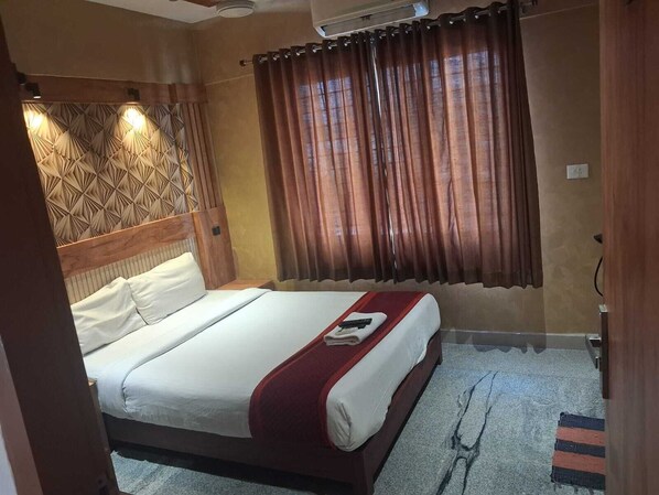 Classic Room | Free WiFi - Celestial Heights (Kanayannur)