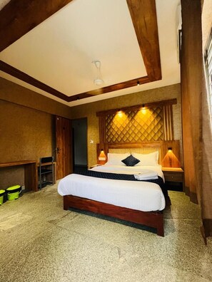 クラシック ルーム | 低刺激性寝具、ミニバー、デスク、WiFi (無料)