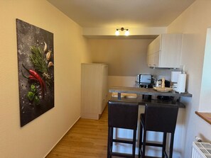 Kylskåp, mikrovågsugn, ugn och diskmaskin