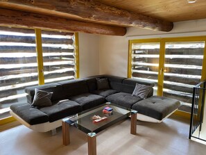 Fernseher, Kamin, DVD-Player