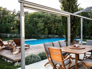 Outdoor dining - Ferienvilla 'Breg' mit Whirlpool by Interhome (Drenje)