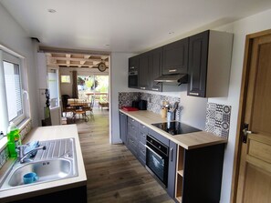 Fridge, microwave, oven, dishwasher - La grange Escapade Normande by Interhome (Auberville)