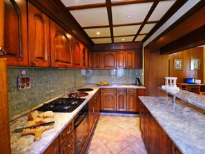Fridge, oven, cookware/dishes/utensils - Villa Steffani in Kapelica, Istrien mit Pool by Interhome (Drenje)