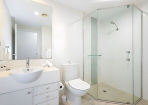 Hårføner og håndklær