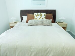 1 soverom, strykejern/-brett, internettilgang og sengetøy