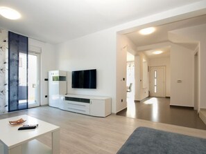 TV, fireplace - Ferienvilla mit privatem Pool by Interhome (Pula)