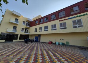 Mặt tiền nơi lưu trú