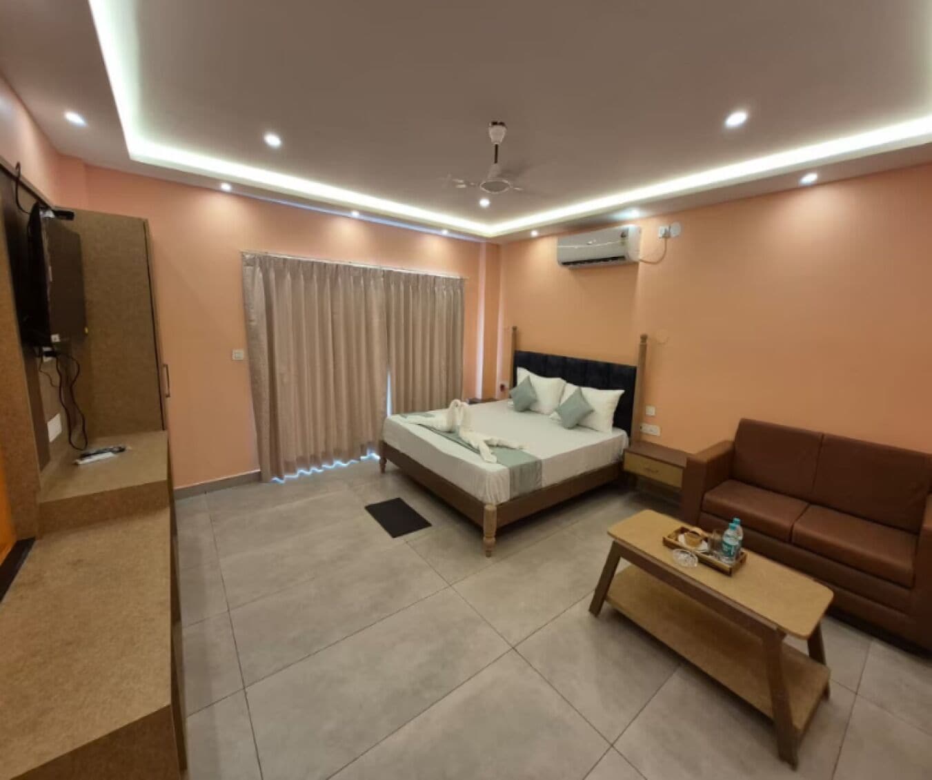 Deluxe with Pool View | Desk, laptop workspace, free WiFi, bed sheets