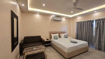 Desk, laptop workspace, free WiFi, bed sheets