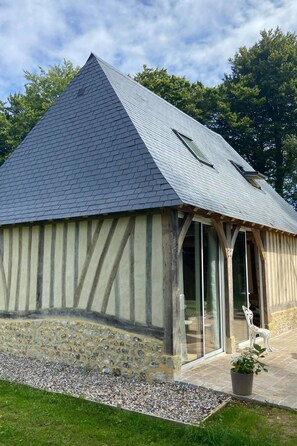 Exterior - Neues normannisches Ferienhaus mit Charme die Kastanienbäume by Interhome (Bec de Mortagne)