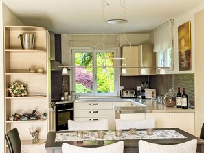 Fridge, oven, dishwasher, cookware/dishes/utensils - Casa Sole by Interhome (Magadino)