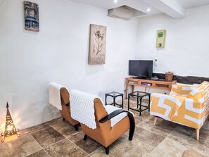 TV, fireplace - Provence ruhiges haus 2 schlafzimmer by Interhome (Lorgues)
