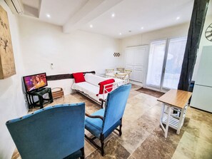 TV, fireplace - Provence ruhiges haus 2 schlafzimmer by Interhome (Lorgues)