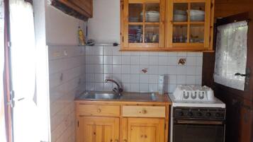 Jääkaappi, keittoastiat/astiat/ruokailuvälineet