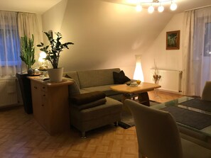 TV - Strandnahe Ferienwohnung in ruhiger Lage by Interhome (Glowe)