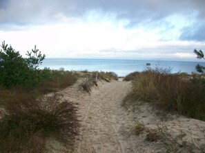Beach - Strandnahe Ferienwohnung in ruhiger Lage by Interhome (Glowe)