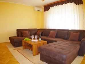TV, DVD player - Villa Sandi im Dorf Juršići by Interhome (Bokordici)