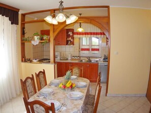 Dining - Villa Sandi im Dorf Juršići by Interhome (Bokordici)