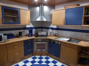 Refrigerador, microondas, horno y lavavajillas 