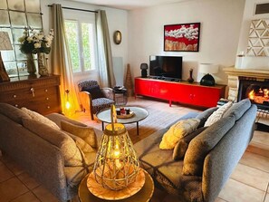 TV, DVD player - Ferienhaus by Interhome (Mallemort)