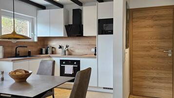 Réfrigérateur, micro-ondes, four, lave-vaisselle