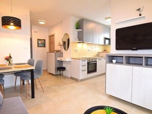 Fridge, microwave, oven, cookware/dishes/utensils - Modern eingerichtete Wohnung in der Nähe des Strandes... by Interhome (Bokordici)