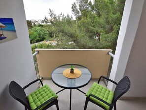 Dining - Modern eingerichtete Wohnung in der Nähe des Strandes... by Interhome (Bokordici)