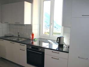 ثلاجة، غسالة أطباق، مستلزمات طهي/أطباق/أوعية