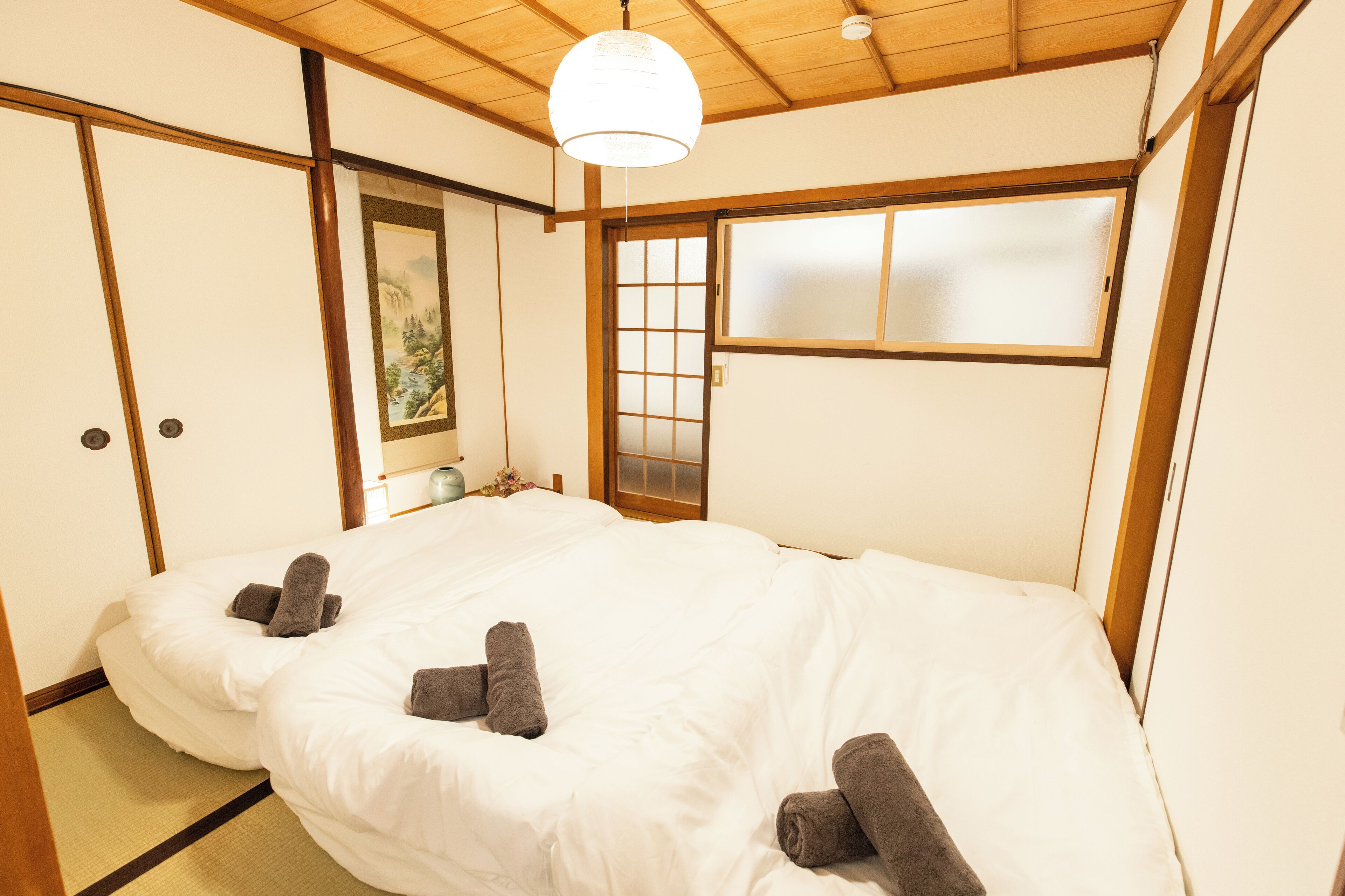 3 bedrooms, iron/ironing board, free WiFi, bed sheets