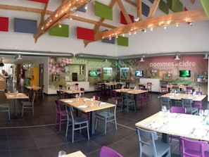 Dining - Charmantes Ferienhaus in idyllischem Dorf - Beau Village by Interhome (Parfondeval)
