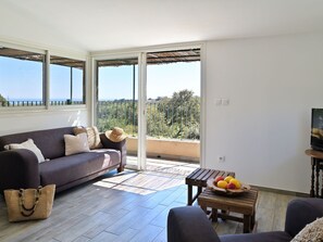 Living area - Domaine Punta della Guardia Maison A Figa mit Blick auf das Meer by Interhome (Cervione/Castagniccia)