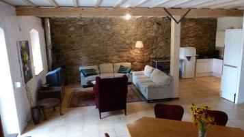 Télévision, cheminée